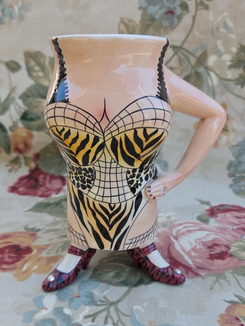 Lynda Cornielle SWAK 2004 Vintage Hand Painted Novelty Footed Mug